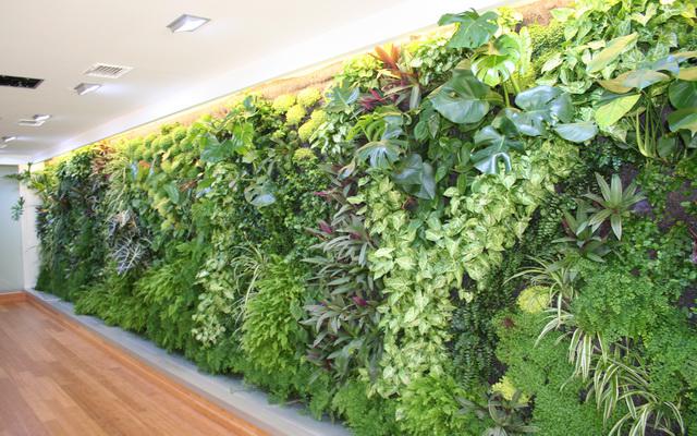 Artificial Vertical Garden Walls Are Back In Trend